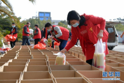 一份“故乡礼包”唤起他乡年味