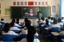 甘肃民勤：“学党史 感党恩”思政课开启新学期