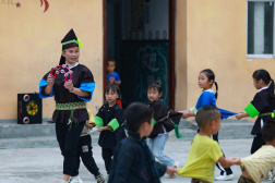 保障学生课间10分钟正常活动，中小学该怎么做？