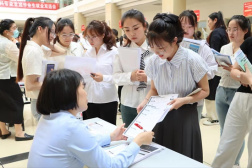 我国首届养老专业本科生迎毕业季 学生“丝滑”入行